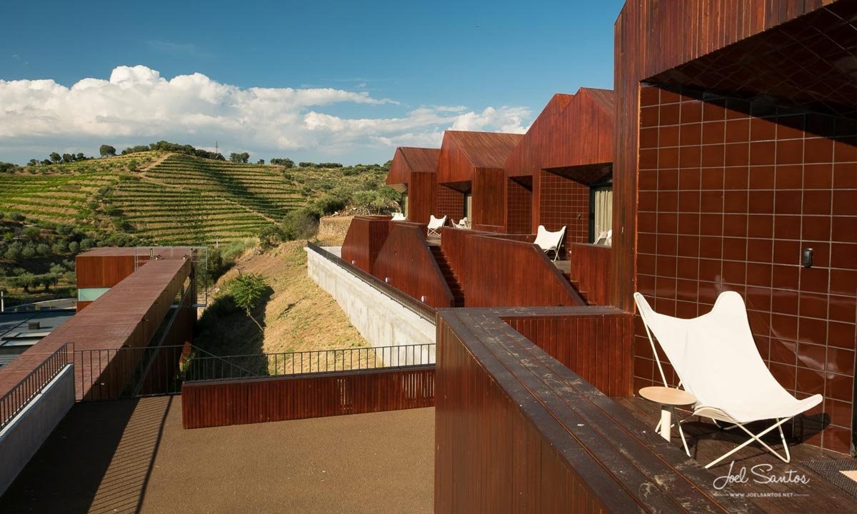 Aplicação de gesso cartonado nos tetos e divisórias do Longroiva Hotel Rural