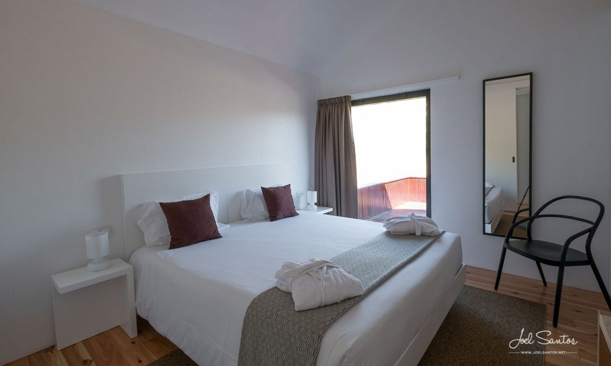 Aplicação de gesso cartonado nos tetos e divisórias do Longroiva Hotel Rural