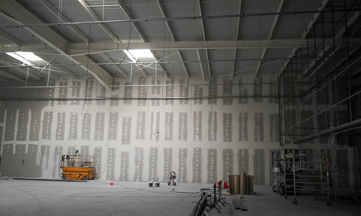 Empresa de gesso cartonado para obra de espaço comercial em viseu